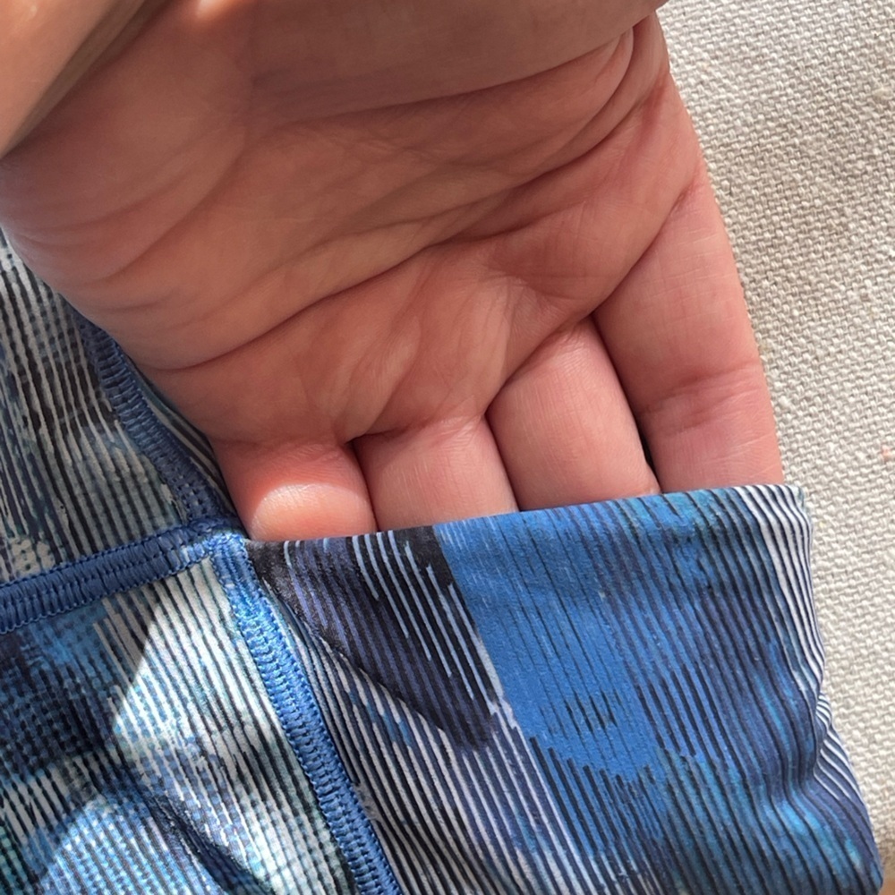 Lululemon Athletica Blue and Black Patterned Leggings - Picture 4 of 6